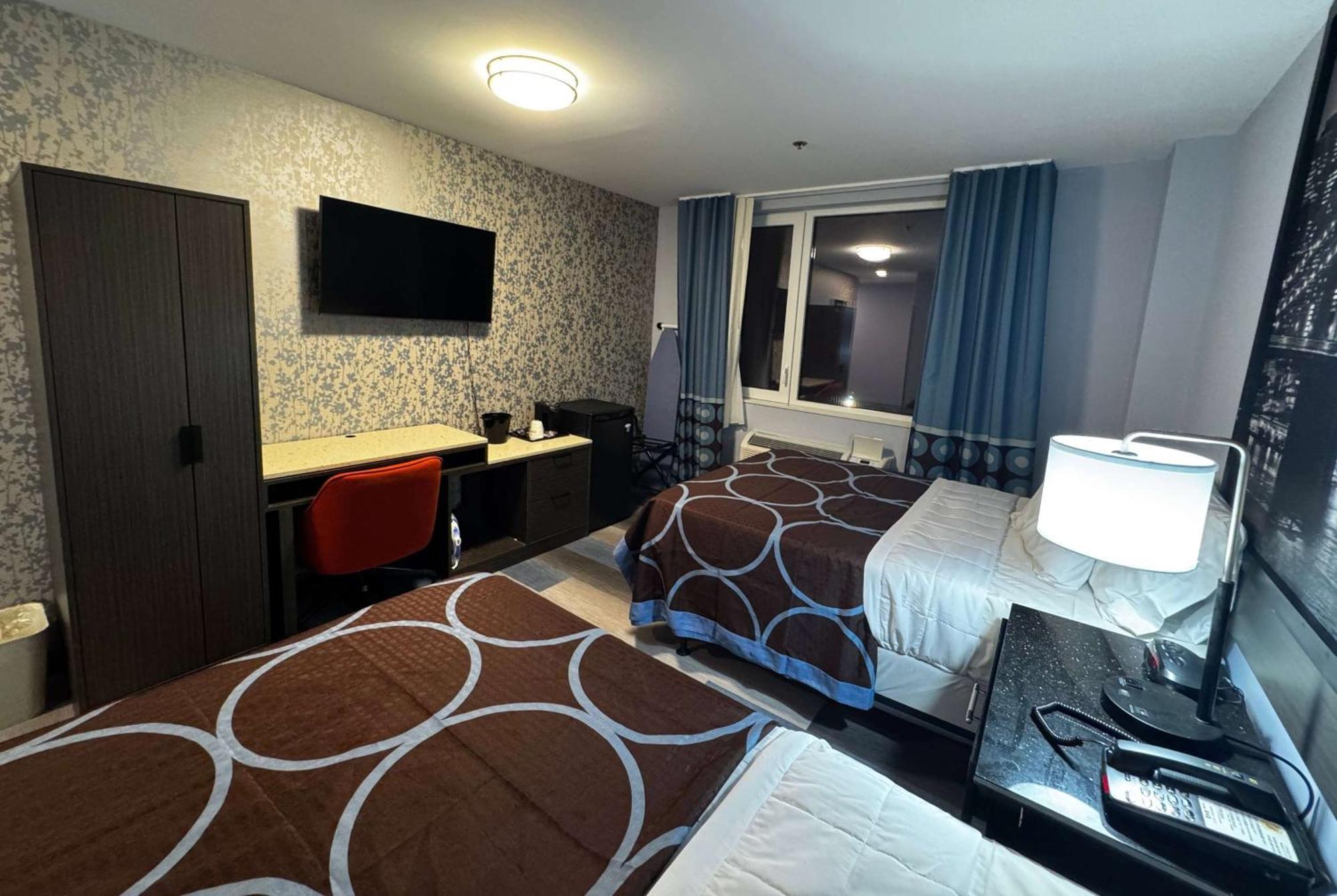 Hotel Super 8 By Wyndham Brooklyn Fulton Street Broadway Junction New York Exterior foto