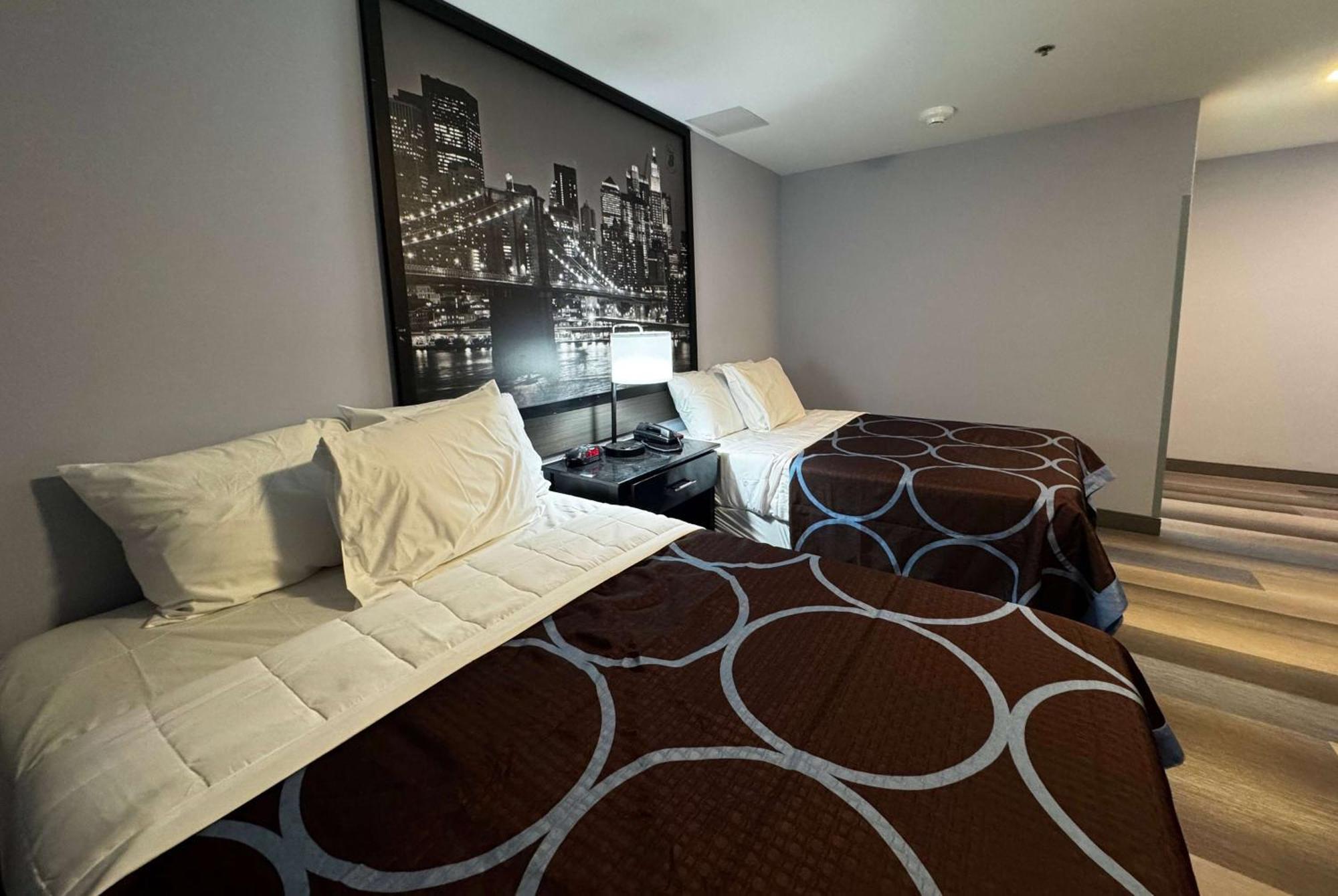 Hotel Super 8 By Wyndham Brooklyn Fulton Street Broadway Junction New York Exterior foto