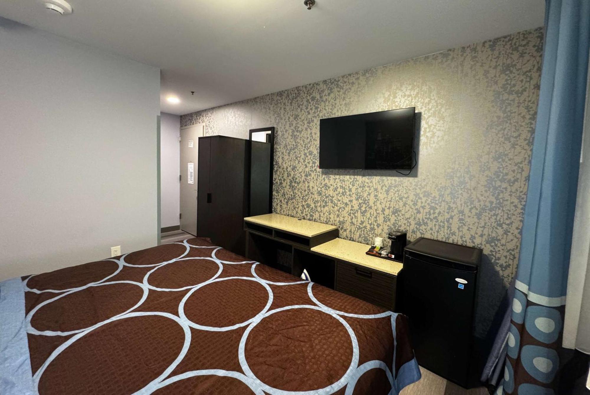 Hotel Super 8 By Wyndham Brooklyn Fulton Street Broadway Junction New York Exterior foto